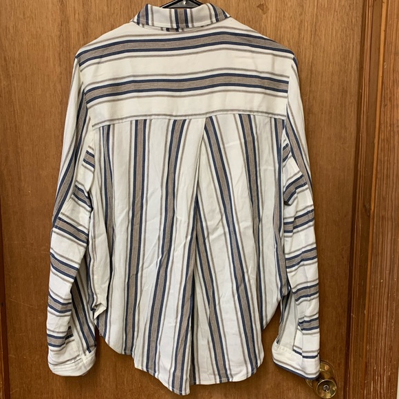 Francesca’s button down - Picture 3 of 3